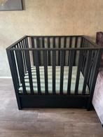 Zwarte box met opberglade en matras, Kinderen en Baby's, Ophalen, Gebruikt