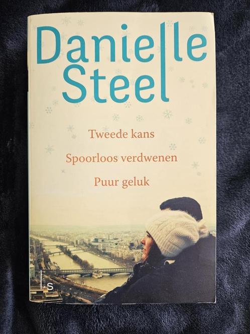 Danielle Steel -Tweede kans/Spoorloos verdwenen/Puur geluk, Boeken, Romans, Gelezen, Ophalen of Verzenden