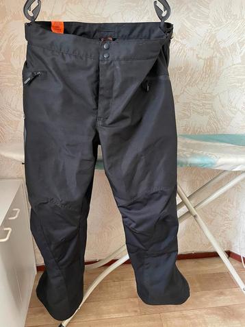 Motorbroek xxl beschikbaar voor biedingen