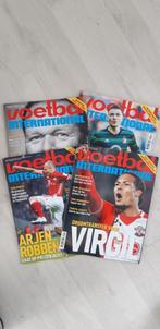 voetbal internationale boekjes 4 stuks uit 2017 en 2018 als, Maat XL, Ophalen of Verzenden, Bal