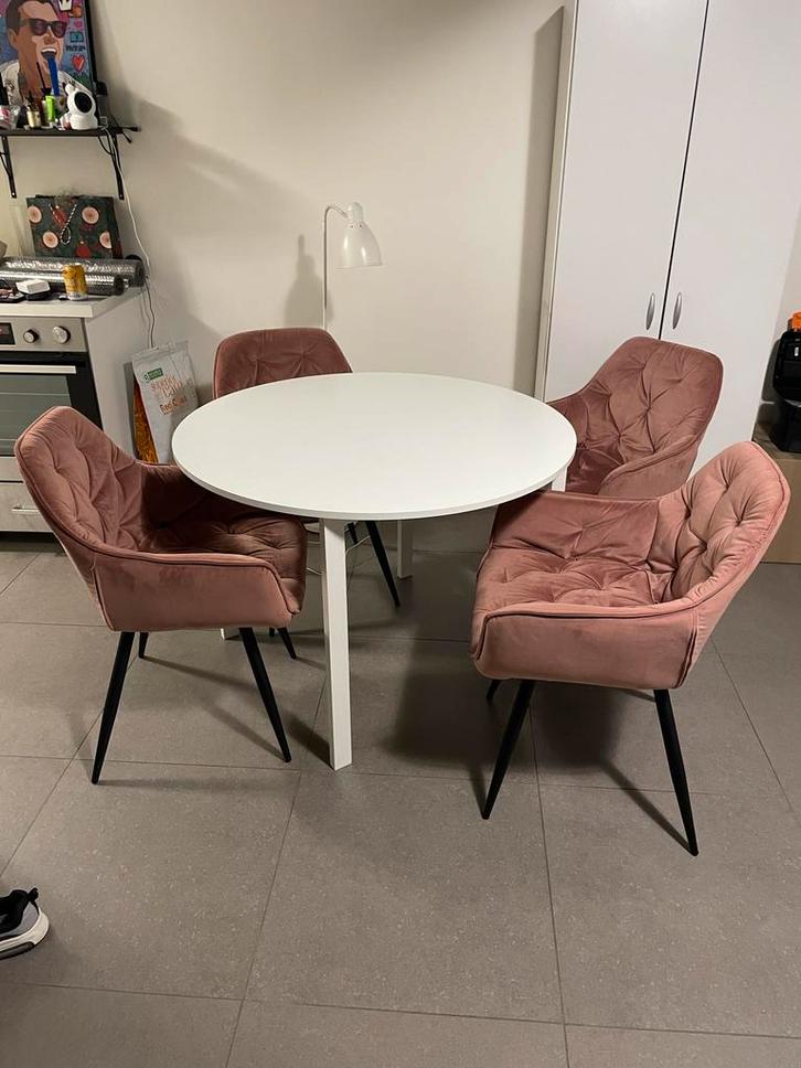 Eettafel met 4 stoelen, Huis en Inrichting, Tafels | Eettafels, Zo goed als nieuw, 100 tot 150 cm, Vier personen, Rond, Kunststof