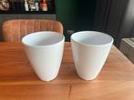 Twee witte bloempotten, Tuin en Terras, Bloempotten, Ophalen, Rond, Binnen, Zo goed als nieuw