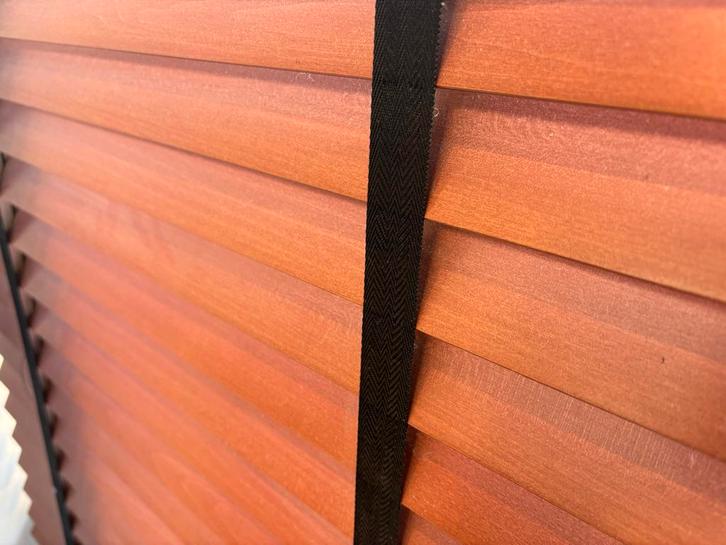 Houten Jaloezieën Bruin/Rood met Zwarte Banden - 3 stuks, Huis en Inrichting, Stoffering | Gordijnen en Lamellen, Gebruikt, 150 tot 200 cm