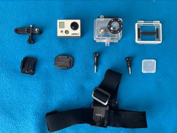 GoPro Hero 2 + 10 accessoires + 16GB geheugenkaart beschikbaar voor biedingen