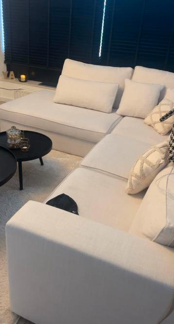 Een mooie hoekbank (japandi) beschikbaar voor biedingen