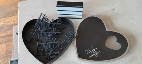 Klein lichtbakje met restant letters in hart doos, Huis en Inrichting, Woonaccessoires | Memoborden, Gebruikt, Overige typen, Ophalen of Verzenden