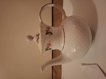 Antiek porselein theepot Seltmann Weiden beschikbaar voor biedingen