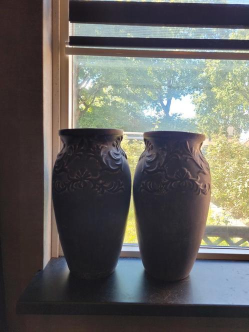 Twee PRACHTIGE stenen kruik vazen, Huis en Inrichting, Woonaccessoires | Vazen, Zo goed als nieuw, Overige kleuren, Minder dan 50 cm