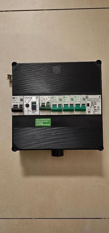 1 Fase,1Aardlek, 5 x 16 Amp zekering automaat, 1 x bel trafo beschikbaar voor biedingen