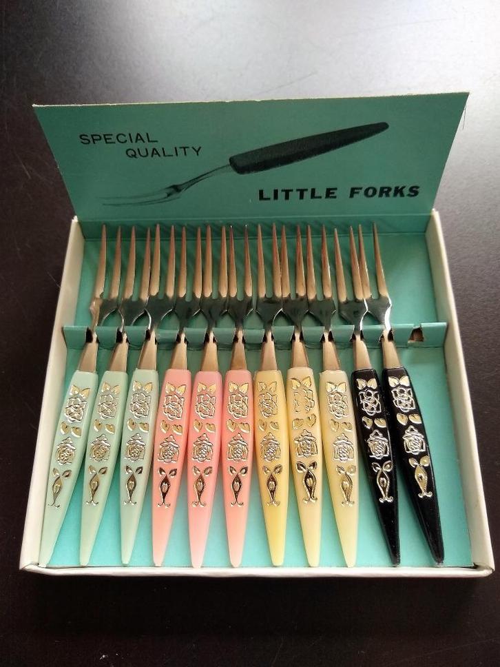 Retro cocktailvorkjes gebaksvorkjes Little Forks Sintakdo, Verzamelen, Retro, Huis en Inrichting, Ophalen of Verzenden