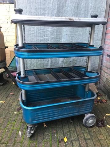 Gereedschap wagen beschikbaar voor biedingen