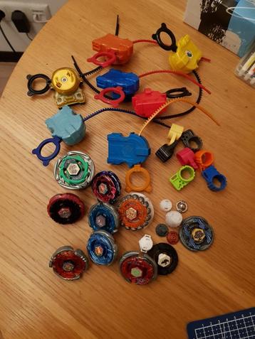 Beyblade lot 8 beys Hasbro starter kit metal fusion beschikbaar voor biedingen