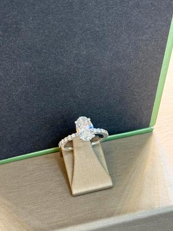 18KT Wit Goud - Ovaal lab diamant totaal 2.22ct - Ring beschikbaar voor biedingen