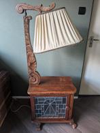 Theekastje met glas in lood en lamp, Antiek en Kunst, Antiek | Meubels | Kasten, Ophalen