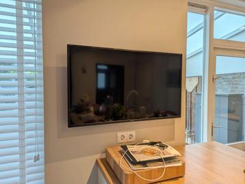 Sharp Aquos 40BJ2E 40 Inch 4K Ultra-HD Smart tv  beschikbaar voor biedingen