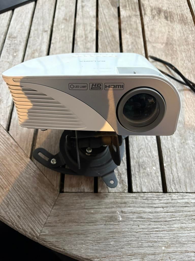 Beamer met afstandbediening, Ophalen of Verzenden, Zo goed als nieuw, LED, Salore