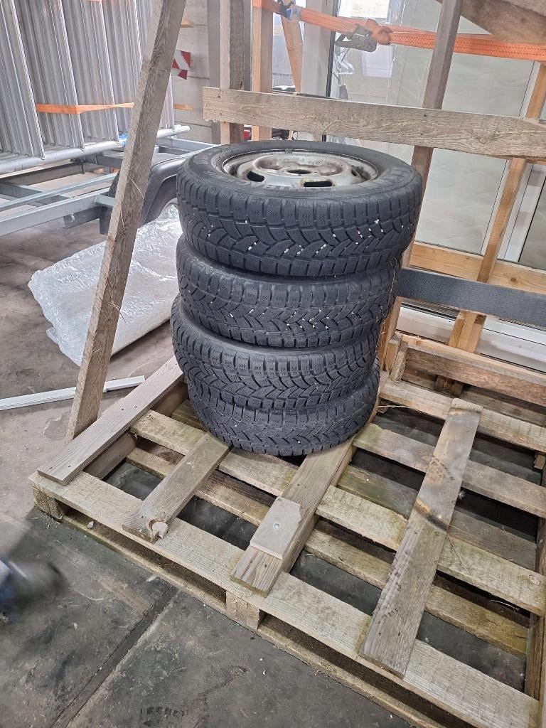 Setje goede winterbanden met velg, Ophalen, 15 inch, Banden en Velgen, Winterbanden