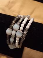 Elegante Memory Wire Armband – Witte & Zilveren Kralen, Wit, Kunststof of Plastic, Nieuw, Ophalen of Verzenden