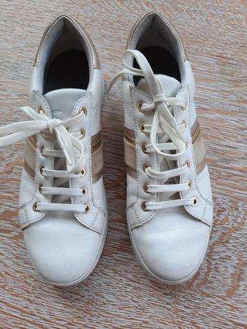 Mooie sneakers GEOX - 40 beschikbaar voor biedingen