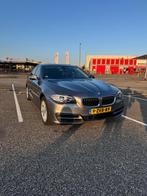 BMW 5-Serie 2.0 520I AUT 184 PK Sedan 2015 Grijs, Auto's, BMW, Achterwielaandrijving, 4 cilinders, 2000 kg, USB