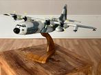 Uniek houten model C130 Hercules Koninklijke Luchtmacht, Overige typen, Ophalen of Verzenden, Zo goed als nieuw