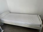 Eenpersoonsbed / Logeerbed met matras, Huis en Inrichting, Slaapkamer | Bedden, 90 cm, Eenpersoons, Wit, Ophalen of Verzenden