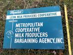 Amerikaans bordje metaal Leon milk producers Cooperative, Ophalen, Zo goed als nieuw, Reclamebord