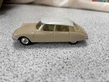 Corgi Citroën DS 19 beschikbaar voor biedingen