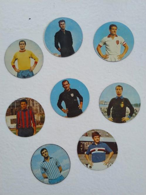 Gezocht: metalen voetbalplaatjes La Giulia, Verzamelen, Sportartikelen en Voetbal, Gebruikt, Poster, Plaatje of Sticker, Buitenlandse clubs