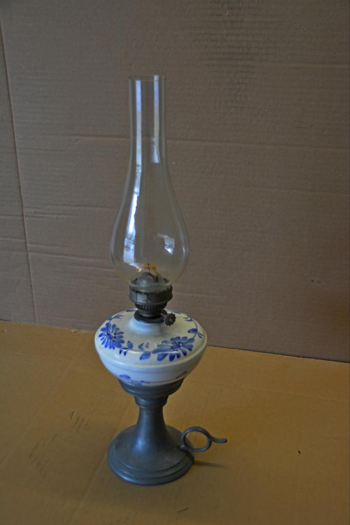 Oude Tinnen Olielamp met Delftsblauwe Buik, Antiek en Kunst, Antiek | Lampen, Ophalen of Verzenden