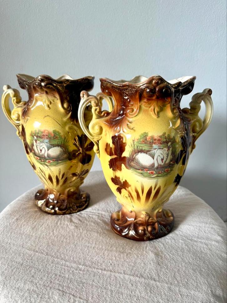 Majolica vazen met zwanen, Antiek en Kunst, Antiek | Vazen, Ophalen