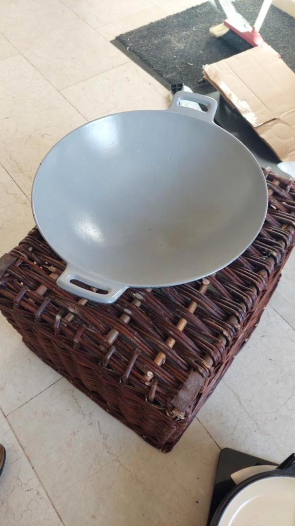 Gietijzeren wok voor alle hittebronnen., Huis en Inrichting, Keuken | Potten en Pannen, Gebruikt, Wok, Gietijzer, Ophalen of Verzenden