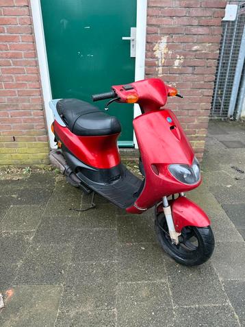 Piaggio Zip Fastrider 45kmh brom scooter beschikbaar voor biedingen