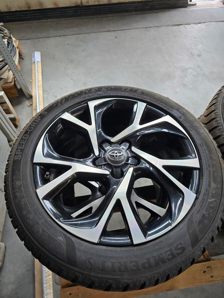 Winterbanden met originele Toyota(CHR) velgen 225/50/18, Auto-onderdelen, Banden en Velgen, Winterbanden, 18 inch, 225 mm, Ophalen