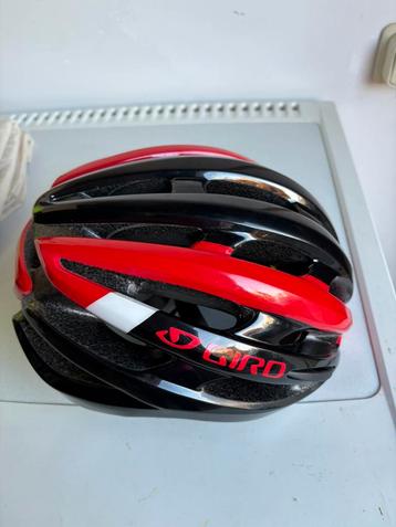 Fietshelm merk Giro beschikbaar voor biedingen