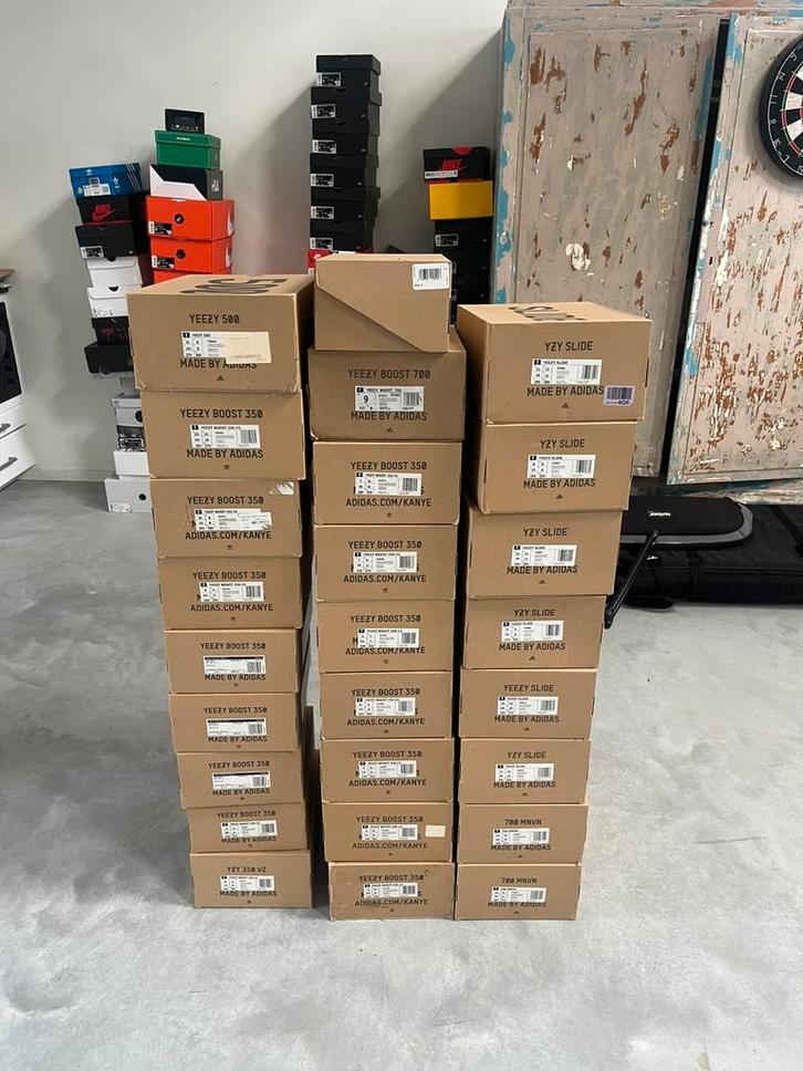 Bulk Yeezys 25 paar (Slides, 350 v2’s etc.), Kleding | Heren, Schoenen, Zo goed als nieuw, Overige kleuren, Ophalen of Verzenden