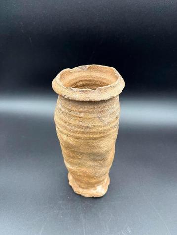 Bodemvondst, originele 13 eeuwse steengoed kruik Siegburg D. beschikbaar voor biedingen