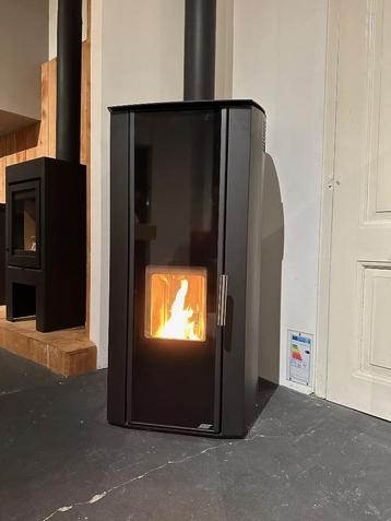 (Showroommodel) Koppe Cosa 15 pellet kachel (automatisch) beschikbaar voor biedingen