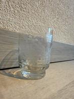 Vintage likeurglaasje met bloemmotief, Antiek en Kunst, Antiek | Glas en Kristal, Ophalen of Verzenden