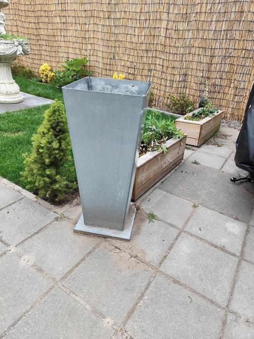 Mooie gietijzeren plantenbak incl. Tulpen bollen., Tuin en Terras, Bloembakken en Plantenbakken, Zo goed als nieuw, Metaal, Balkon