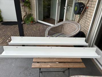 4 plankjes Ikea plankjes om foto’s e.d. op te zetten beschikbaar voor biedingen