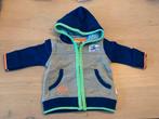 Feetje vest met capuchon. Nieuw !, Kinderen en Baby's, Babykleding | Maat 62, Truitje of Vestje, ., Nieuw, Ophalen of Verzenden