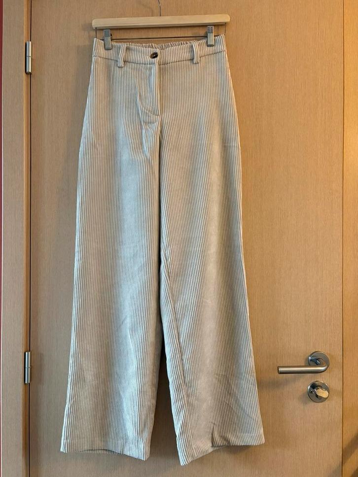 Lola Liza Corduroy – 36  – Vanilla White – zo goed als nieuw, Kleding | Dames, Broeken en Pantalons, Zo goed als nieuw, Maat 36 (S)