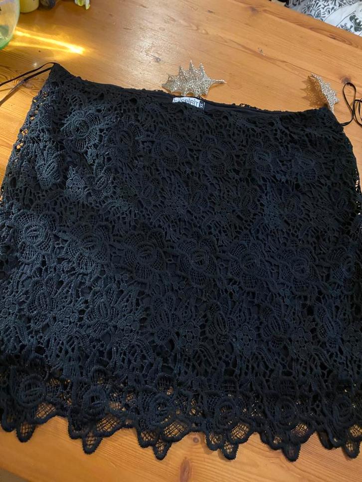 2 rokjes, Kanten bovenlaag , mooie voering , XL en M , nieuw, Kleding | Dames, Rokken, Nieuw, Maat 38/40 (M), Zwart, Boven de knie