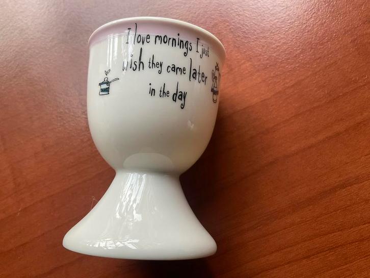 Eierdop born to shop, Huis en Inrichting, Keuken | Servies, Zo goed als nieuw, Bord(en), Overige stijlen, Porselein, Ophalen of Verzenden