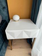 2 Witte nachtkastjes met gouden poten, Huis en Inrichting, Ophalen, Gebruikt, 50 tot 100 cm, Minder dan 100 cm