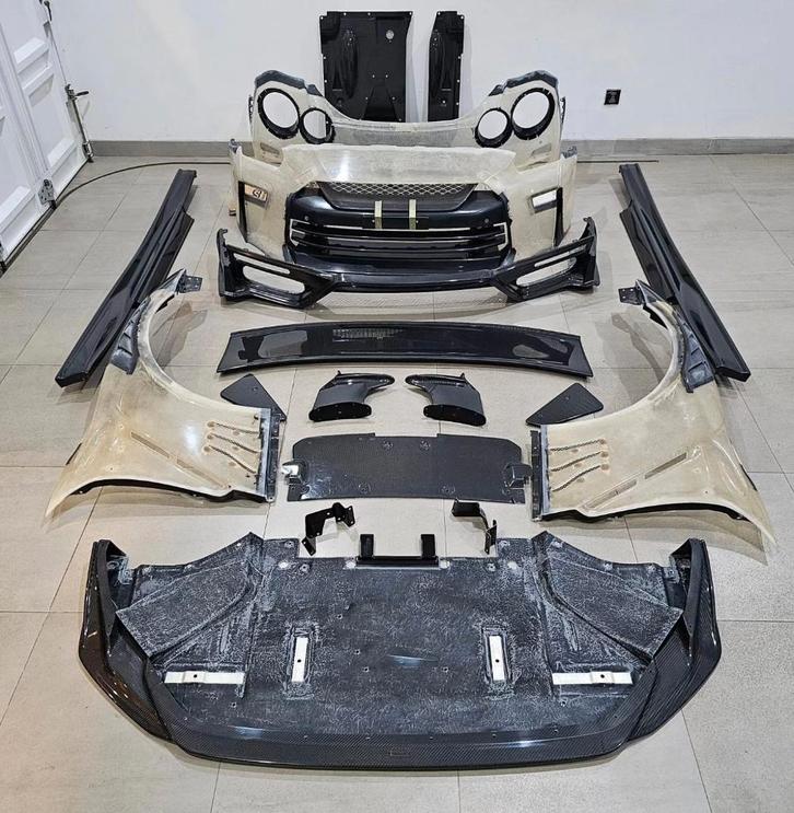Top Secret M17 bodykit Carbon FRP - Nissan R35 GTR GT-R, Auto diversen, Tuning en Styling, Ophalen of Verzenden