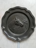Een mooi tinnen (wand) bord met paardenhoofd in reliëf.
23 c, Antiek en Kunst, Antiek | Tin, Ophalen of Verzenden