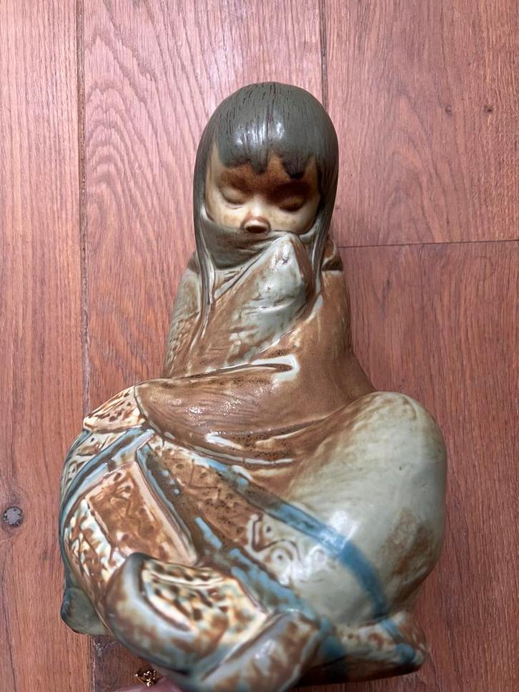 Lladró Eskimo jongen porseleinen beeld, Antiek en Kunst, Kunst | Beelden en Houtsnijwerken, Ophalen of Verzenden