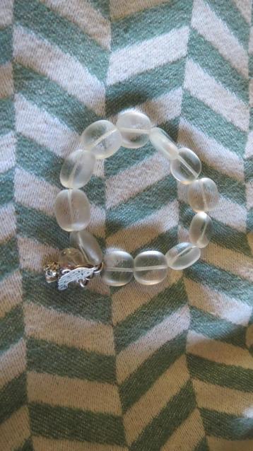 Glazen armband met bedeltje winterkoninkje, elastisch, FIVA beschikbaar voor biedingen